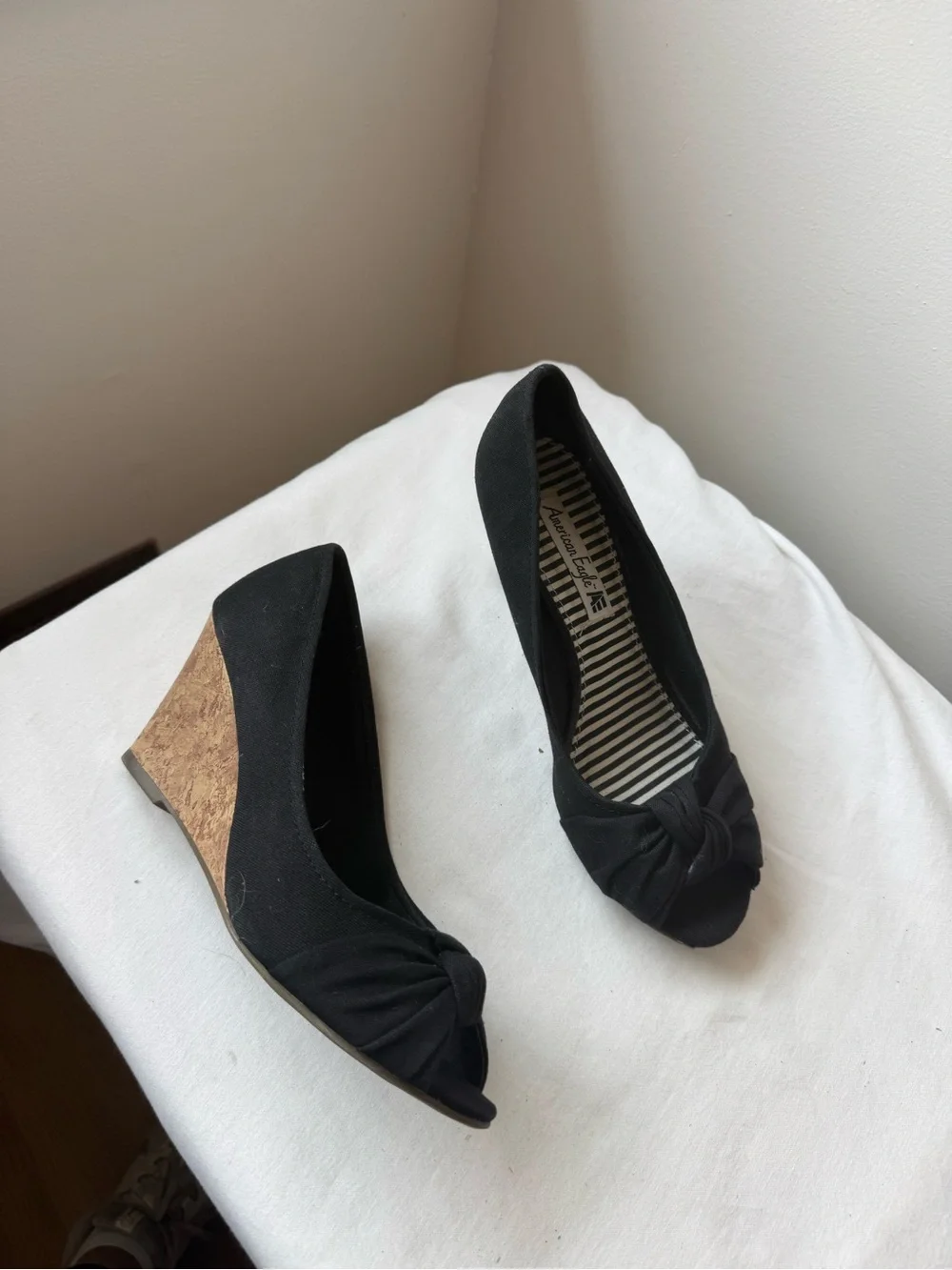 Y2K American Eagle Black Peep Toe Cork Wedge Heels – Ruched Bow Detail size 8 W